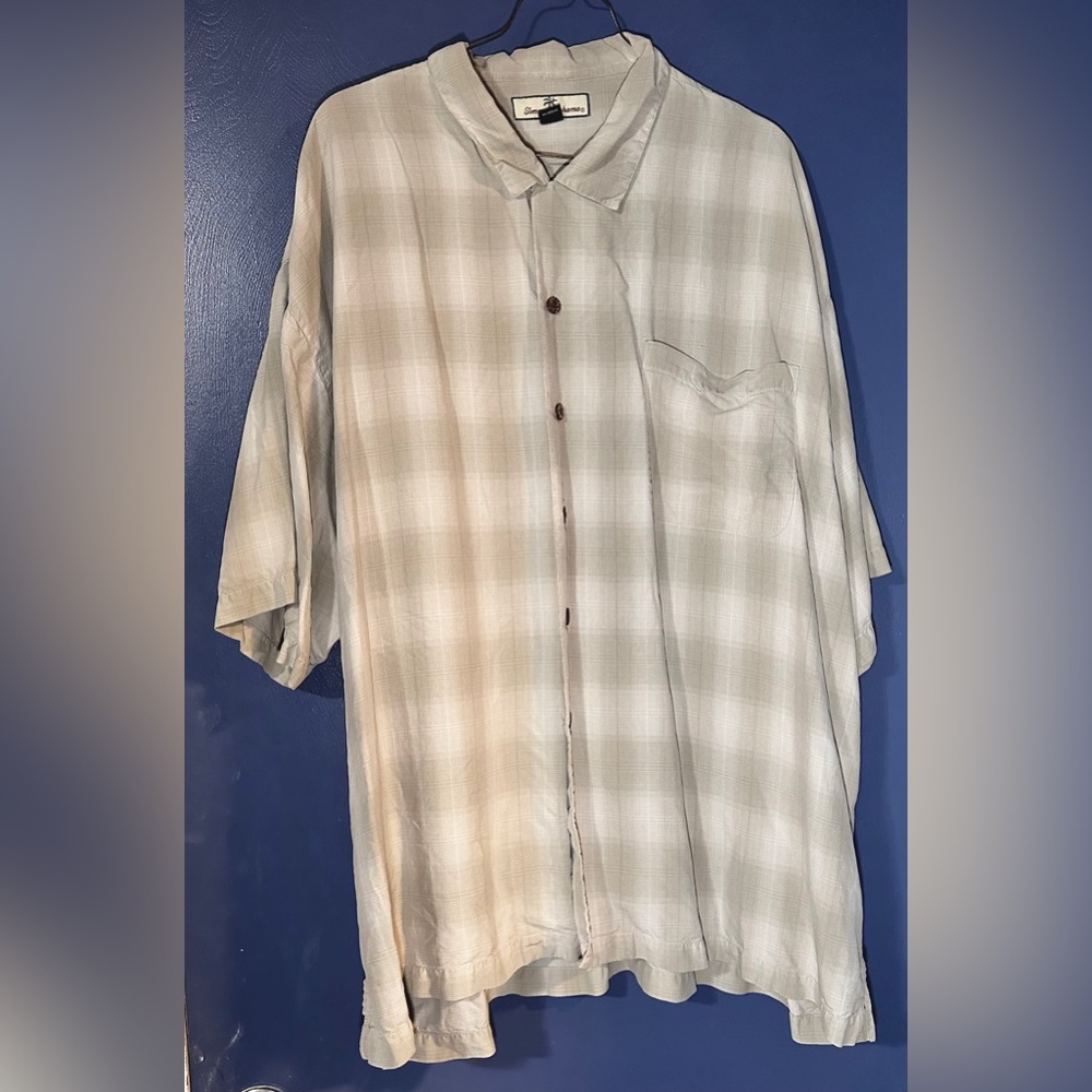 Men’s XXL Tommy Bahama casual shirt
